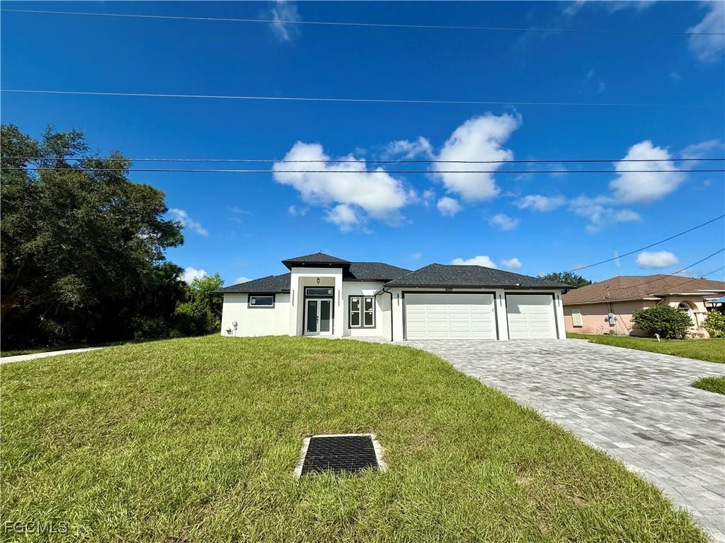609 Mckinley Ave., Lehigh Acres, FL 33972