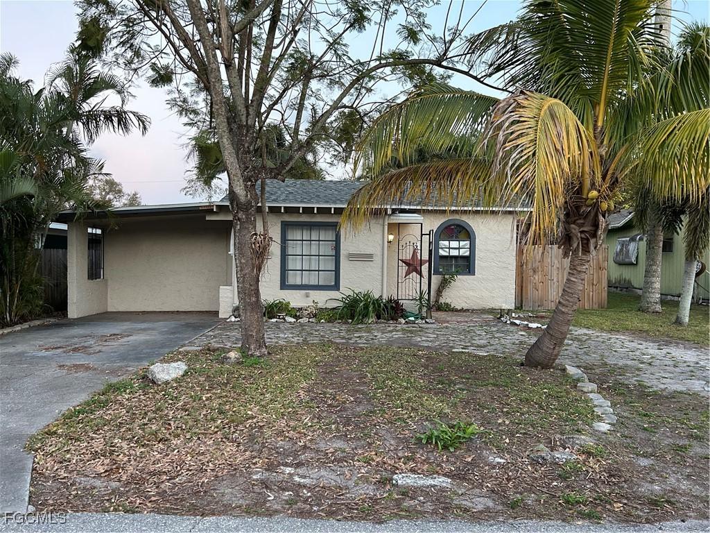 261 Kingston Dr., Fort Myers, FL 33905