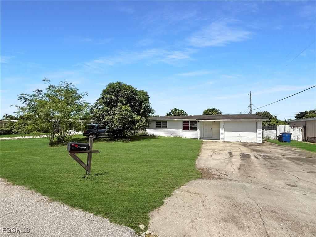 2189 Barry Dr., Fort Myers, FL 33907