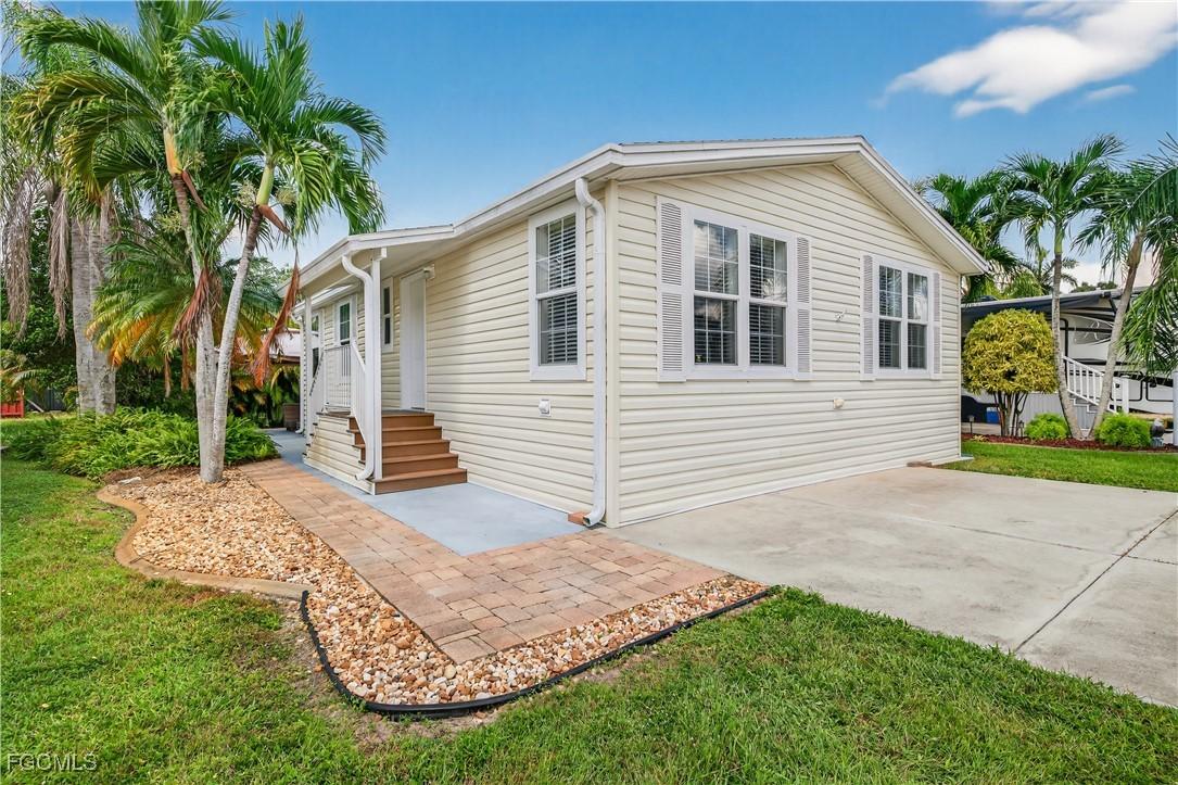 5720 Maplewood Ct., Fort Myers, FL 33905