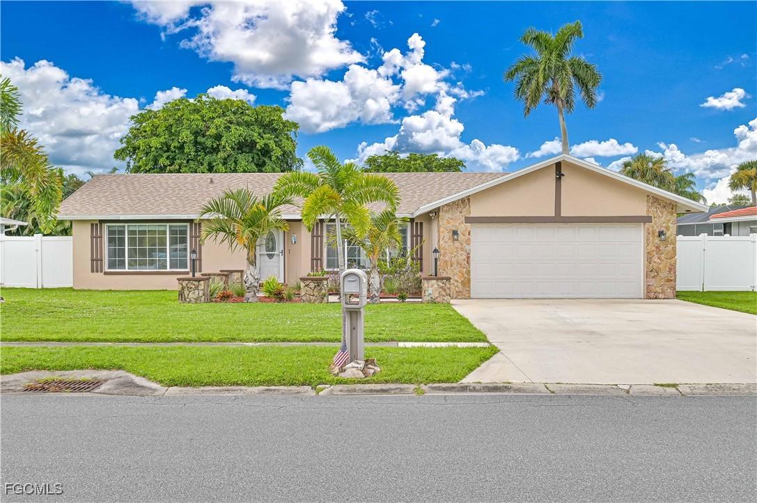 1462 N Larkwood Sq., Fort Myers, FL 33919