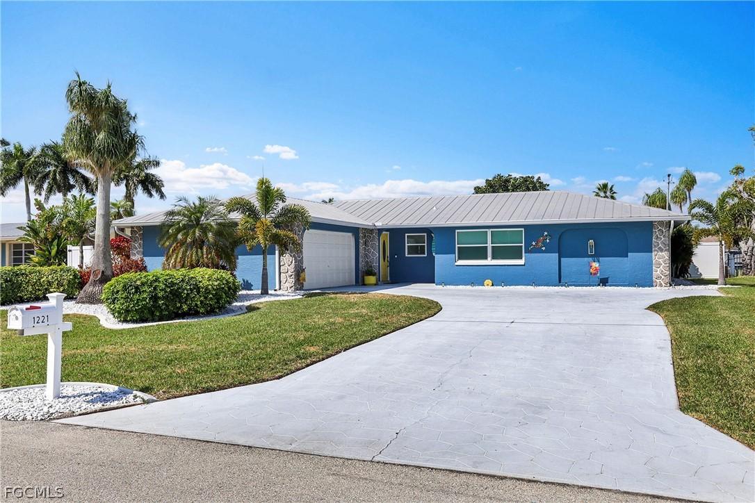 1221 SE 43rd Ter., Cape Coral, FL 33904