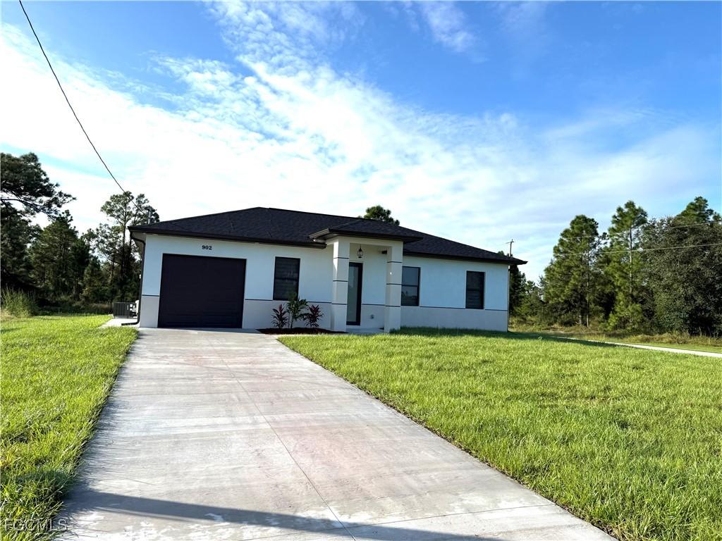 902 Wabasso Ct., Lehigh Acres, FL 33974