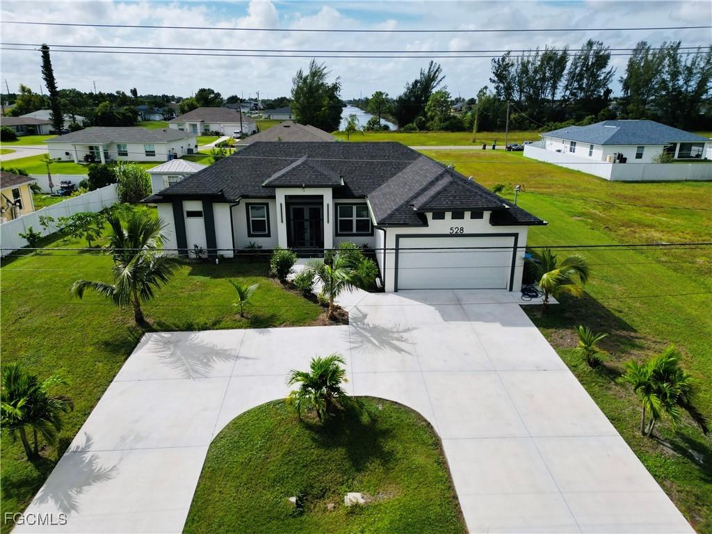 528 Jacaranda Pkwy., Cape Coral, FL 33909