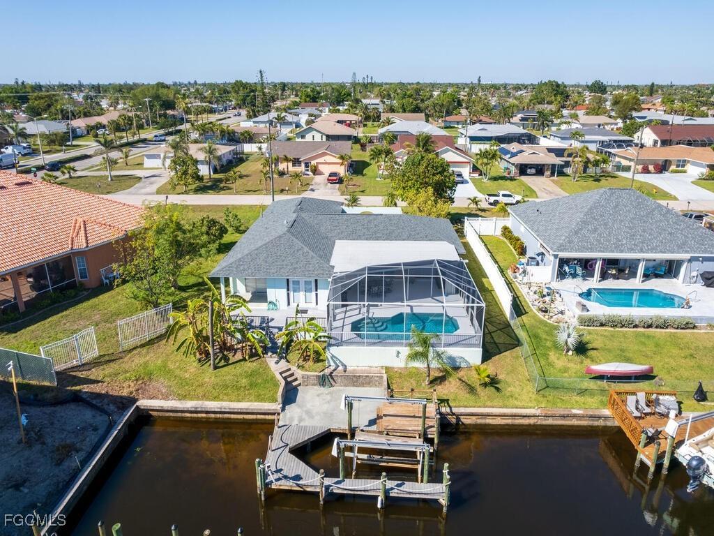 908 SE 35th Ter., Cape Coral, FL 33904