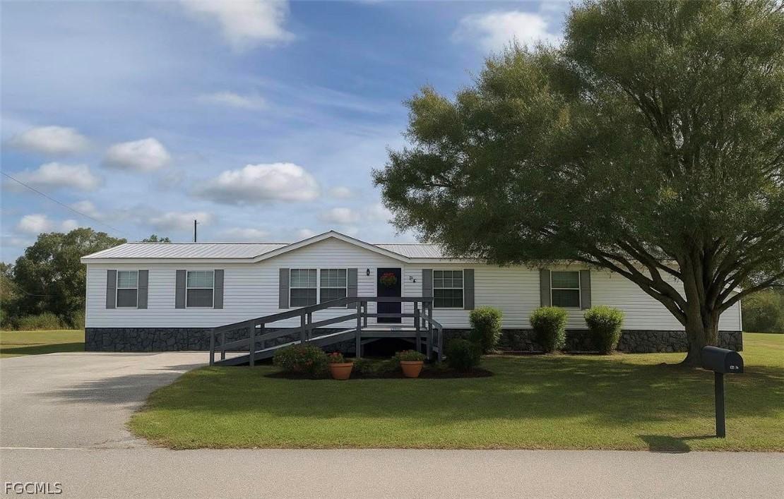 1086 Pine Ave., Moore Haven, FL 33471