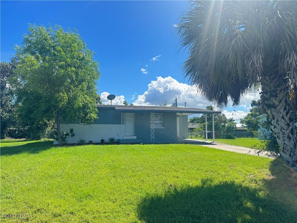 4976 Howard St., Fort Myers, FL 33905