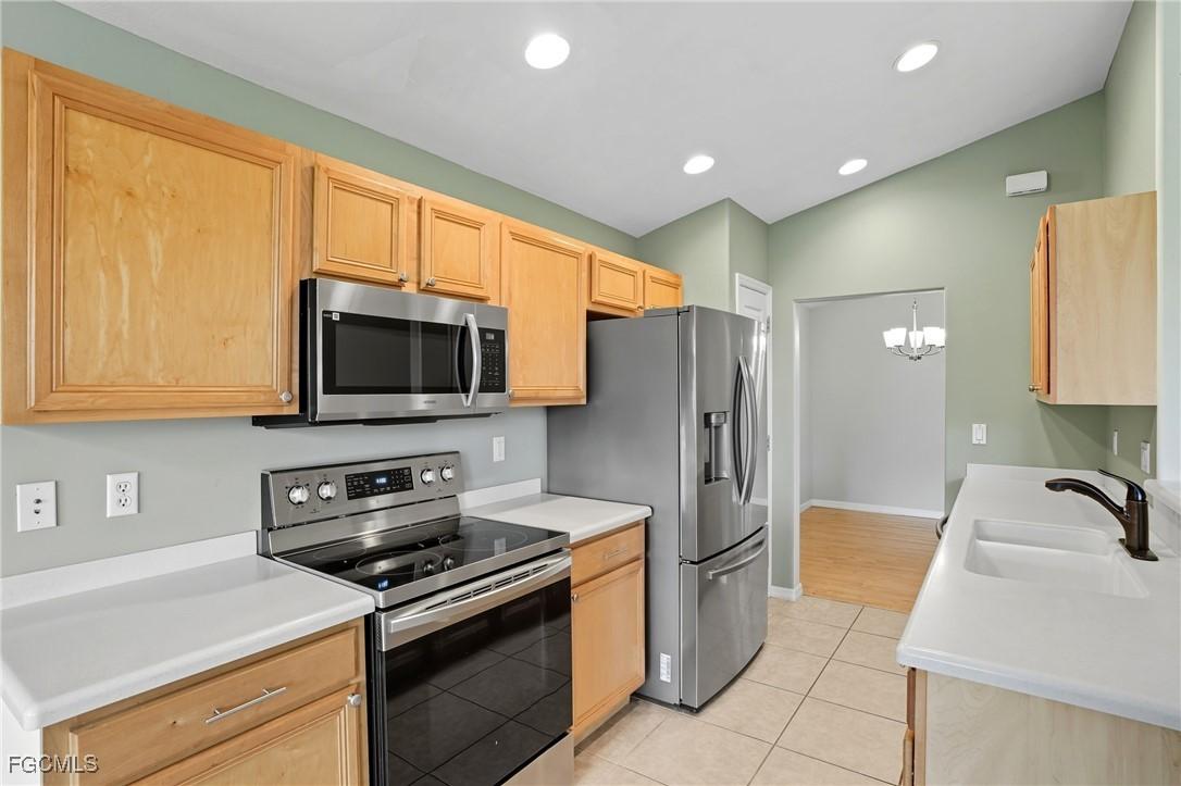 2427 Woodbourne Pl., Cape Coral, FL 33991