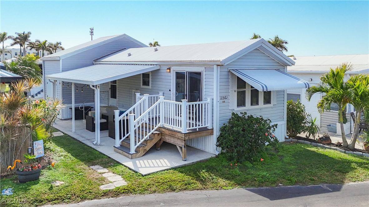 11561 Blue Warbler Dr., Fort Myers, FL 33908