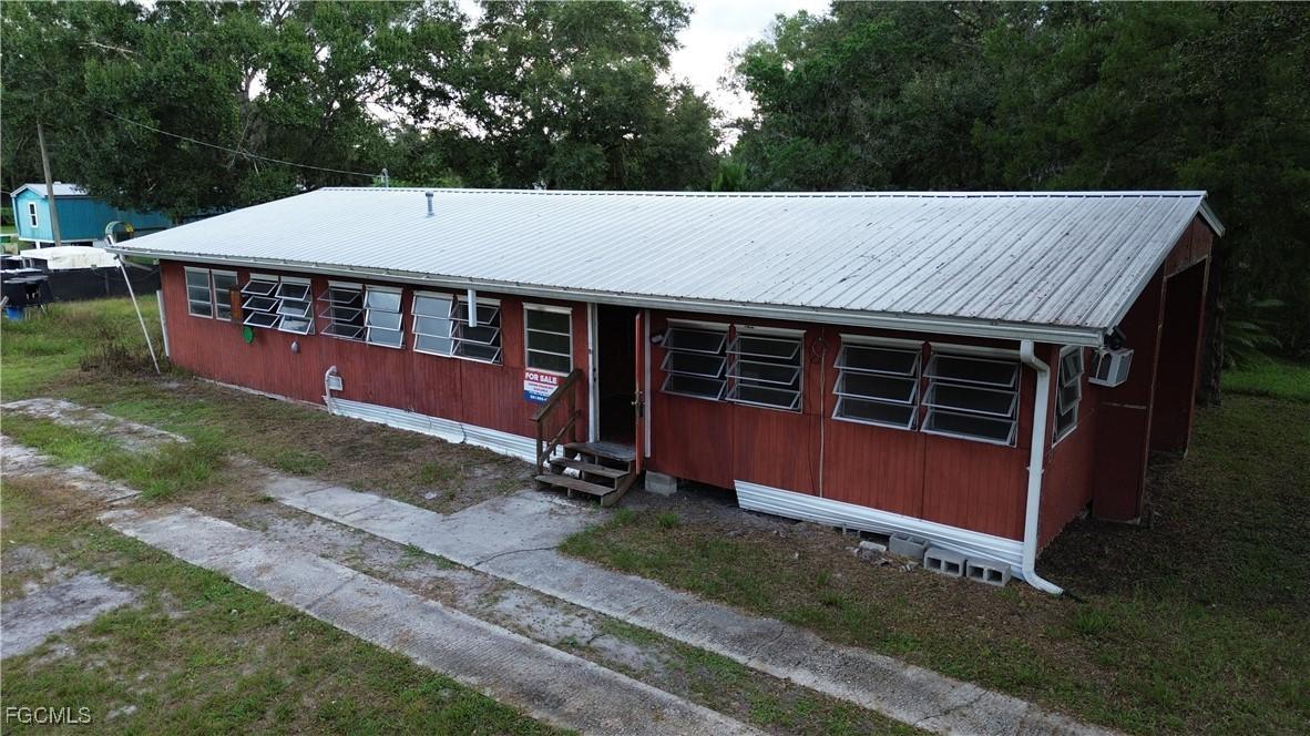 323 Seminole Ave., Palmdale, FL 33944