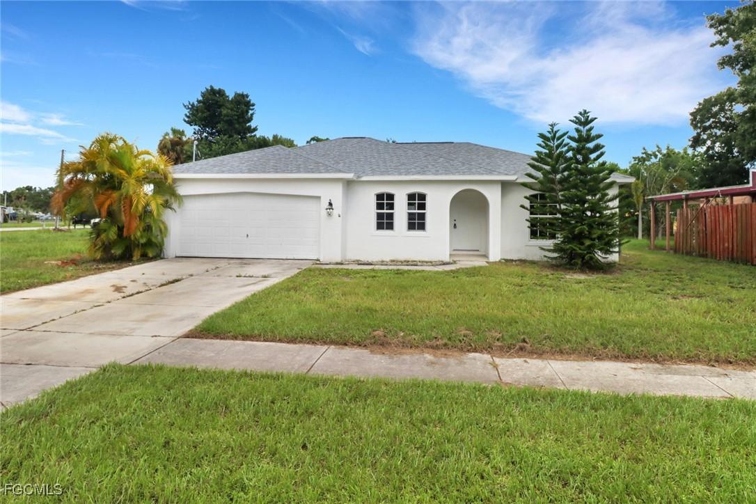 992 Tropical Palm Ave., North Fort Myers, FL 33903