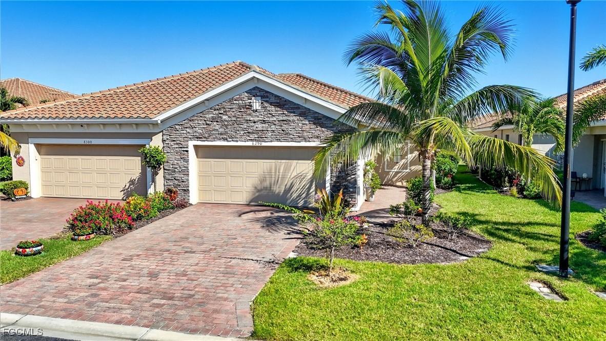 8290 Venetian Pointe Dr., Fort Myers, FL 33908