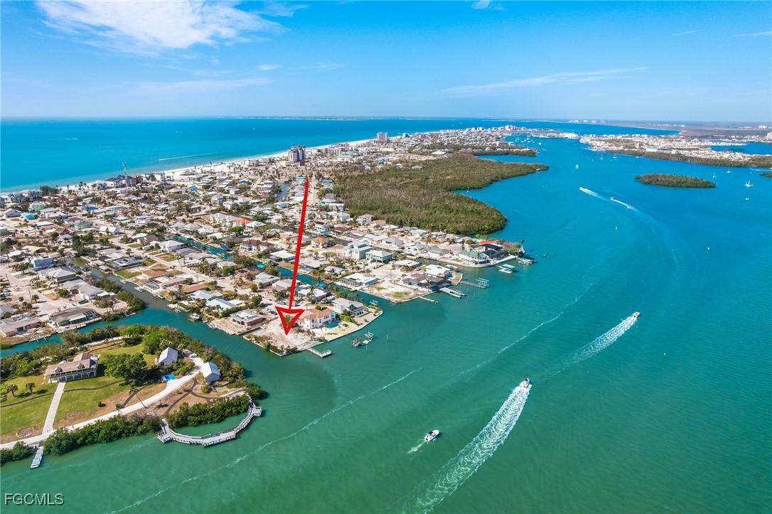 474 Washington Ct., Fort Myers Beach, FL 33931