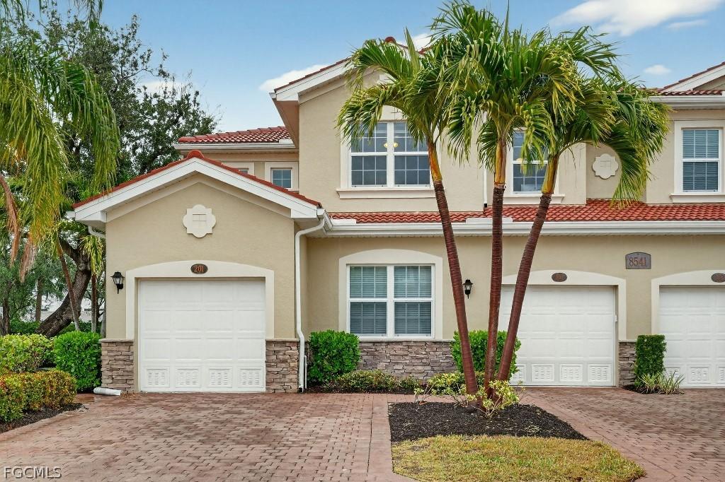 8541 Oakshade Cir. #201, Fort Myers, FL 33919