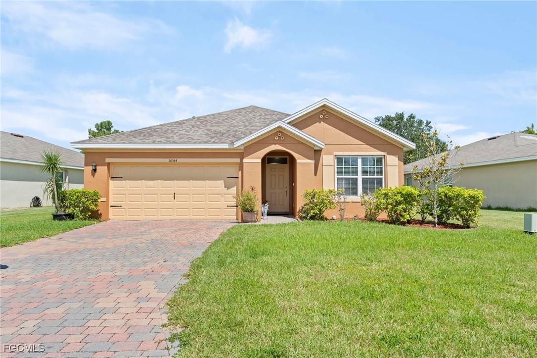 10564 Canal Brook Ln., Lehigh Acres, FL 33936