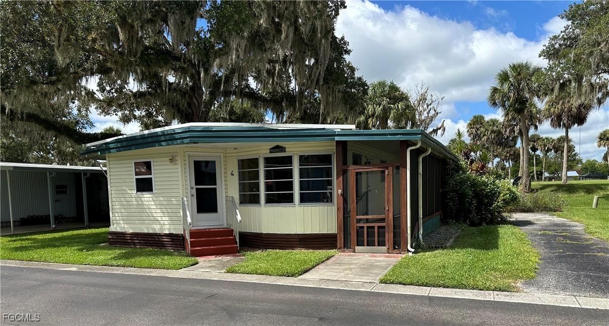 4 Aloe St., Alva, FL 33920