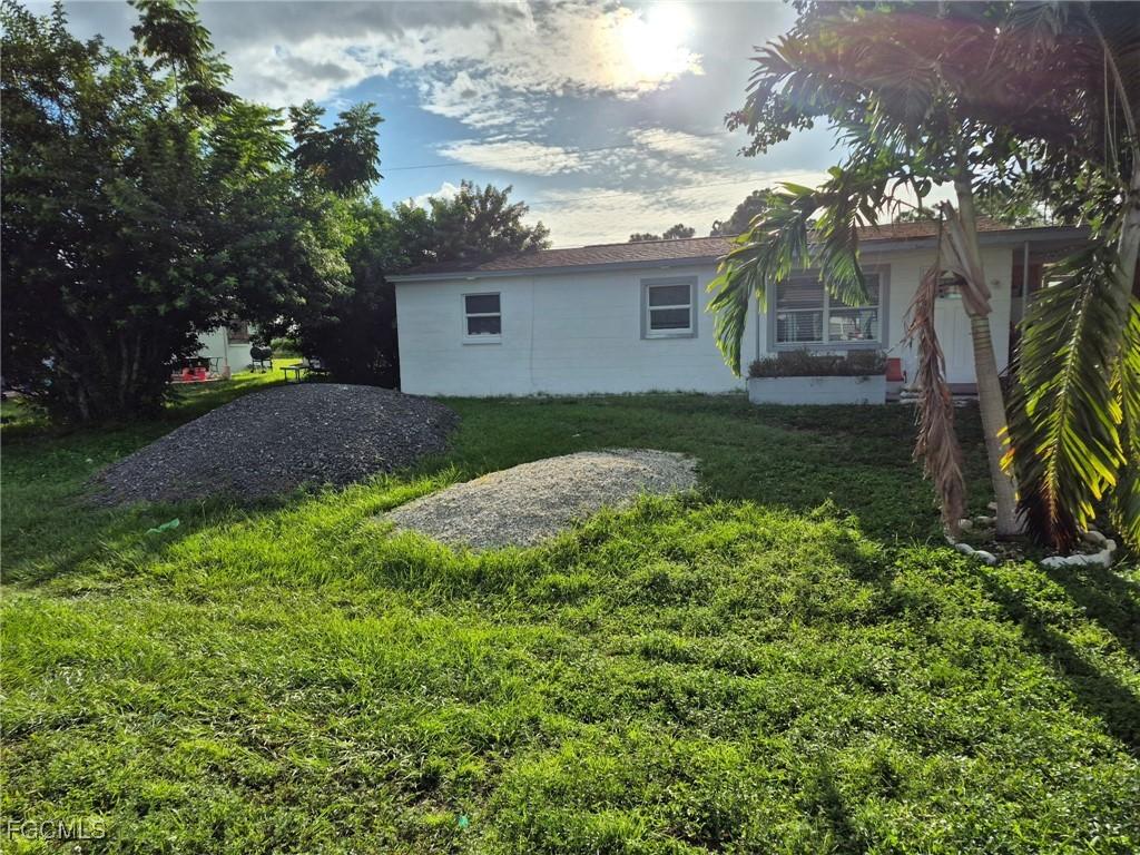 1140 Navajo Ave., Lehigh Acres, FL 33936