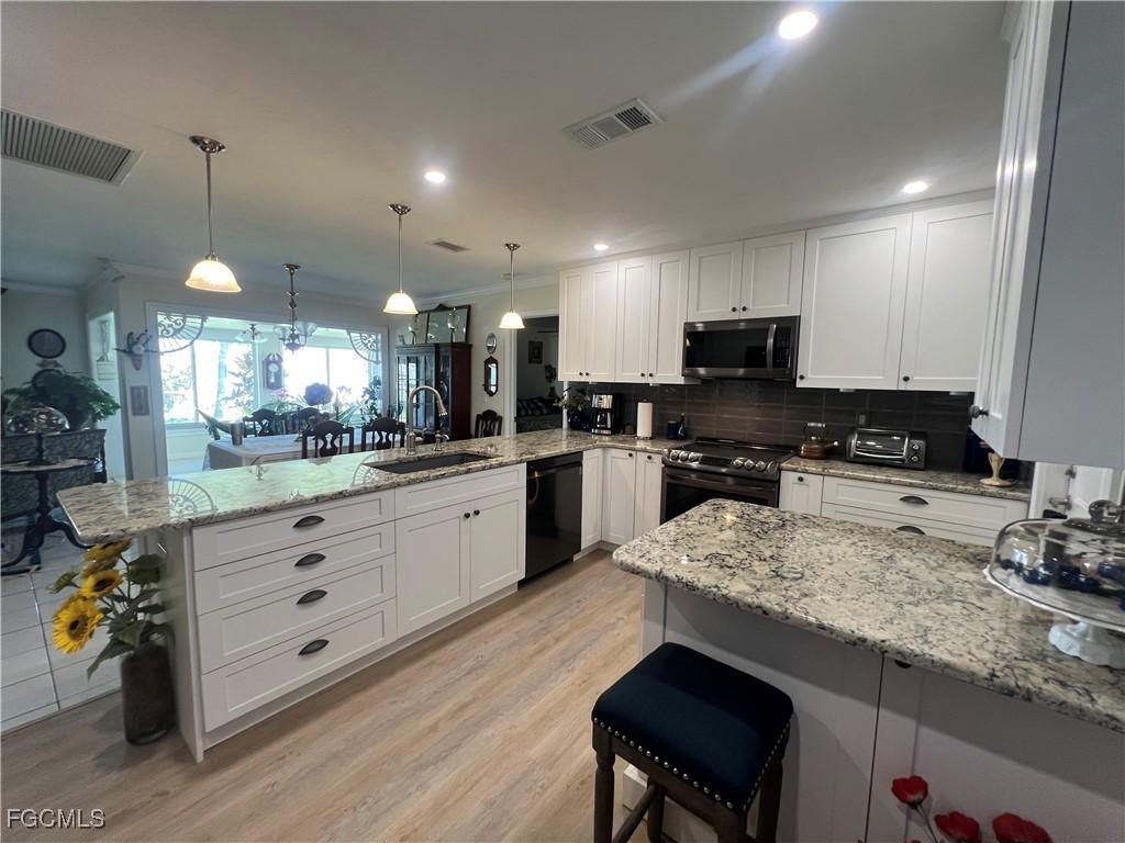 911 SE 18th Ter., Cape Coral, FL 33990