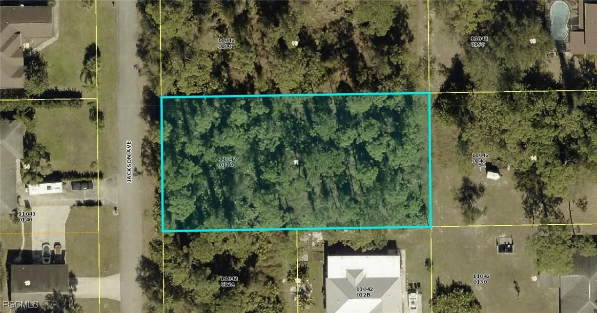 302 Jackson Ave., Lehigh Acres, FL 33936