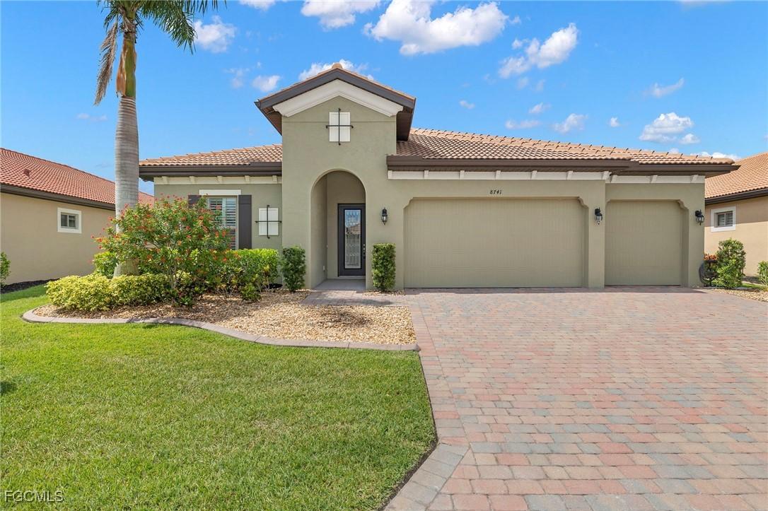 8741 Westwood Oaks Pl., Fort Myers, FL 33908