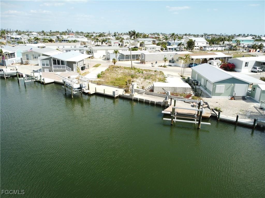 3924 Dewberry Ln., St James City, FL 33956