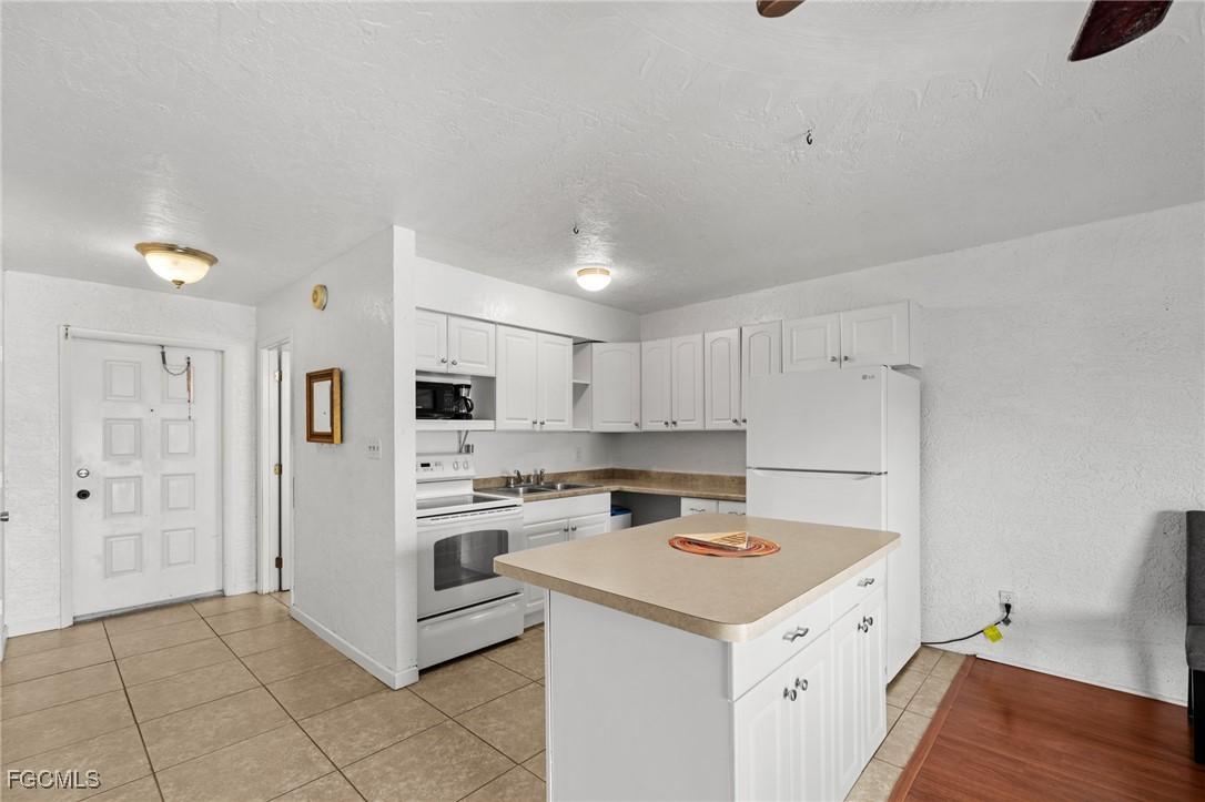 830 Wiggins Pass Rd. #14, Naples, FL 34110