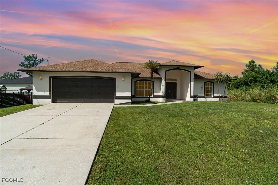 903 Mcarthur Ave., Lehigh Acres, FL 33936