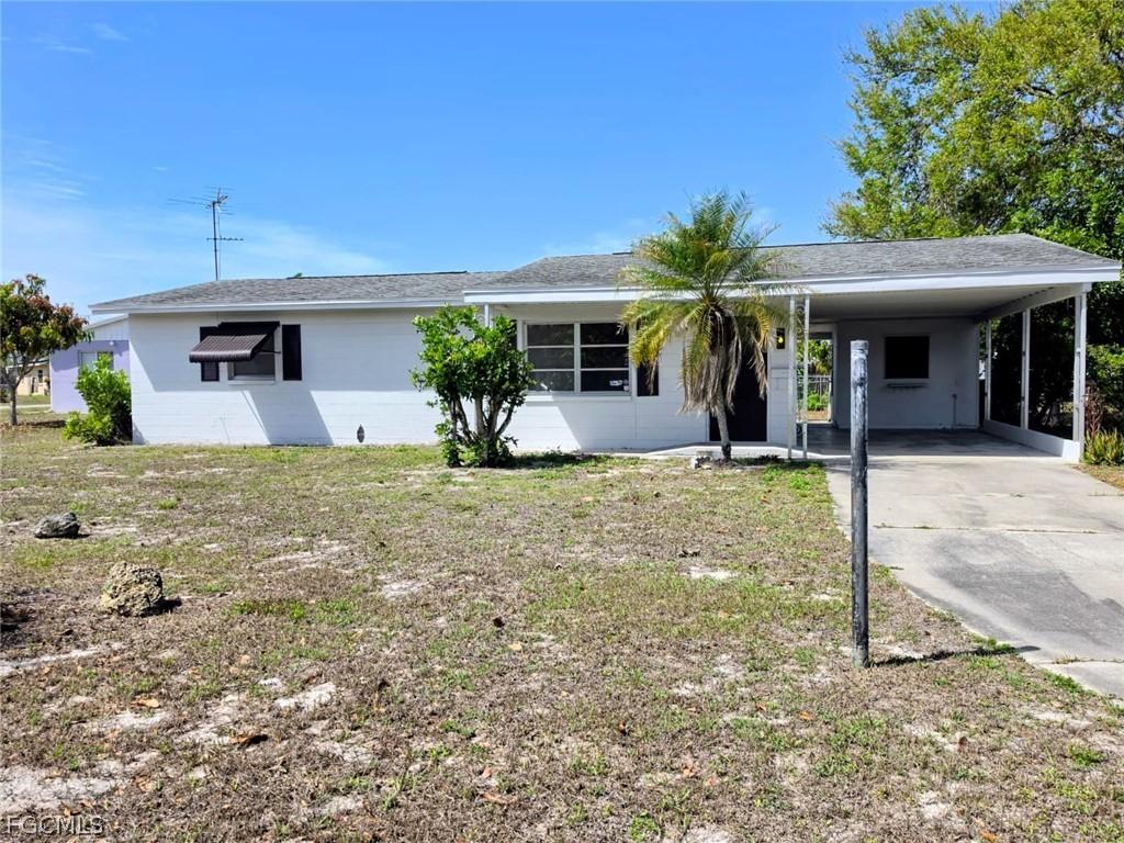 121 Andros St., Lehigh Acres, FL 33936