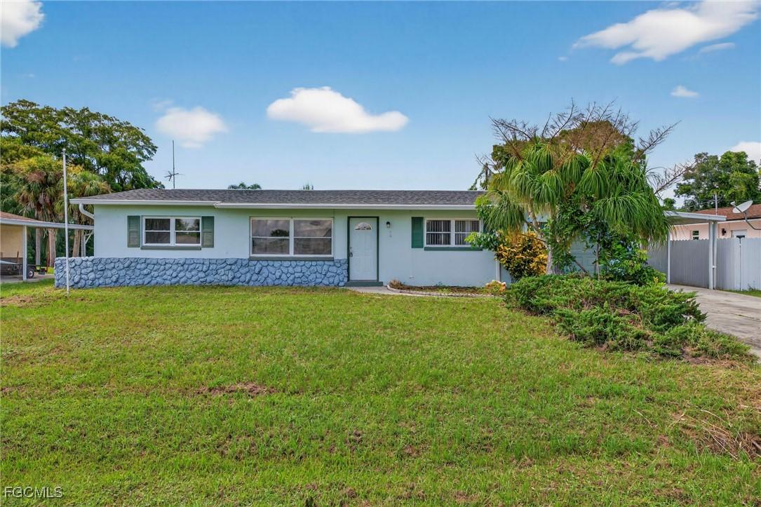 2613 Cartegena Ave., Fort Myers, FL 33905