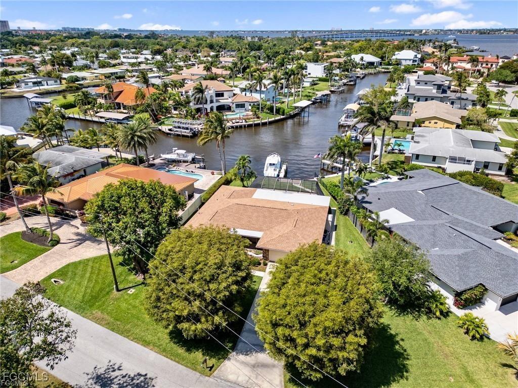 450 Keenan Ave., Fort Myers, FL 33919