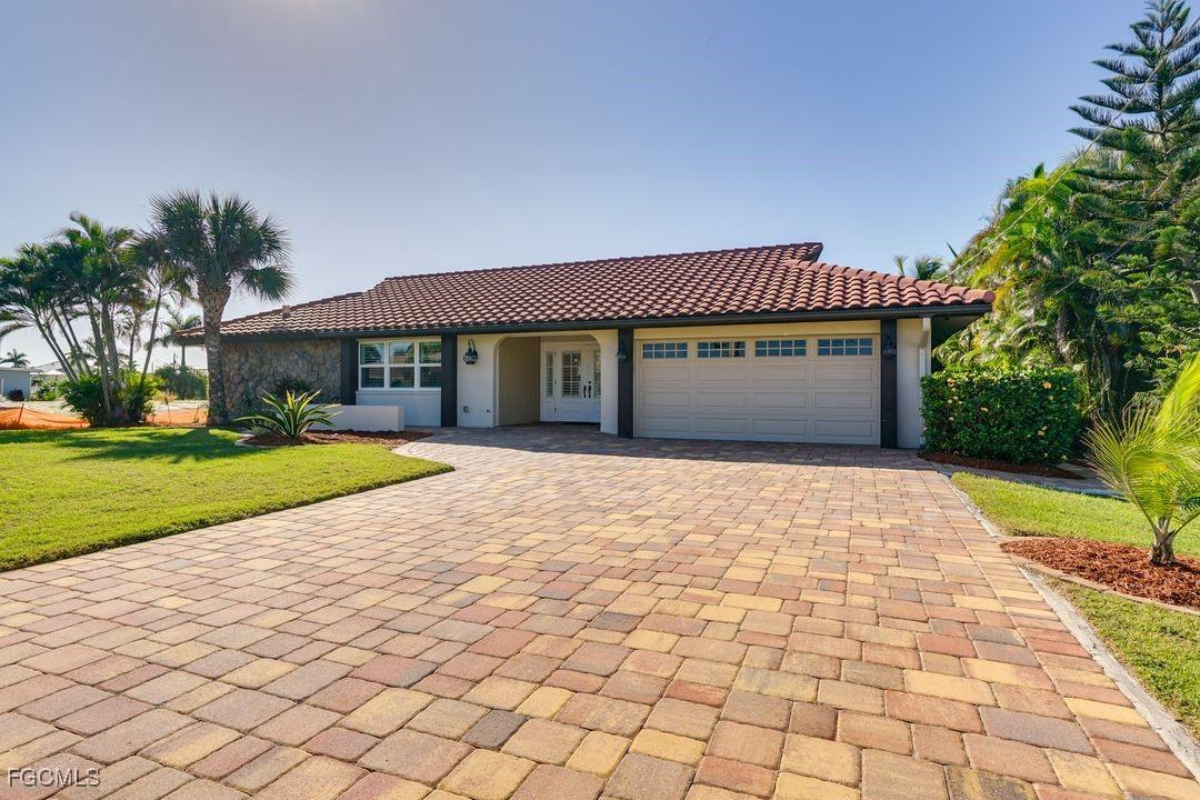 6359 Plumosa Ave., Fort Myers, FL 33908