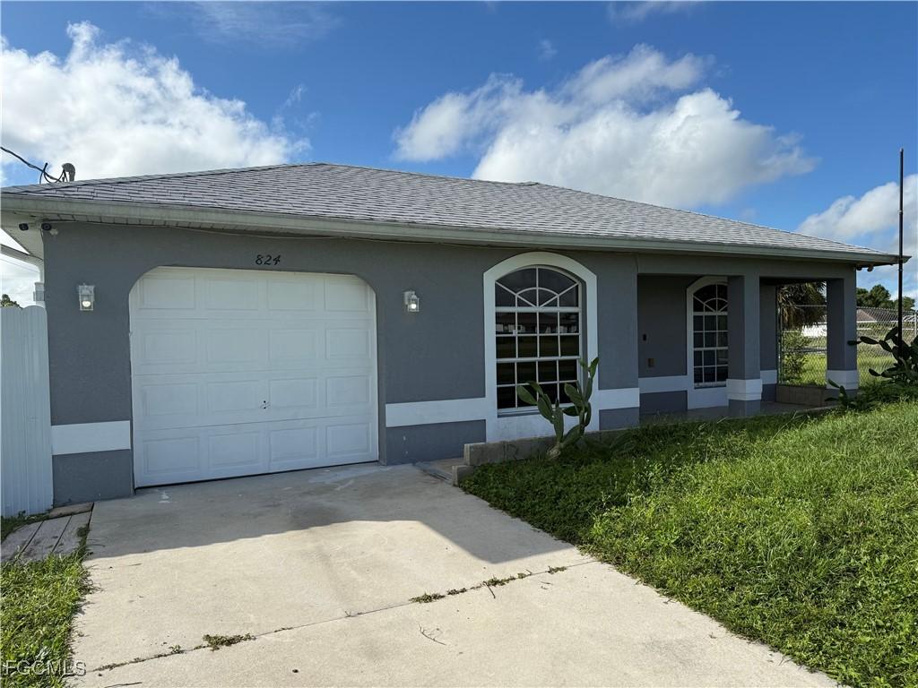 824 Lamar St., Lehigh Acres, FL 33974