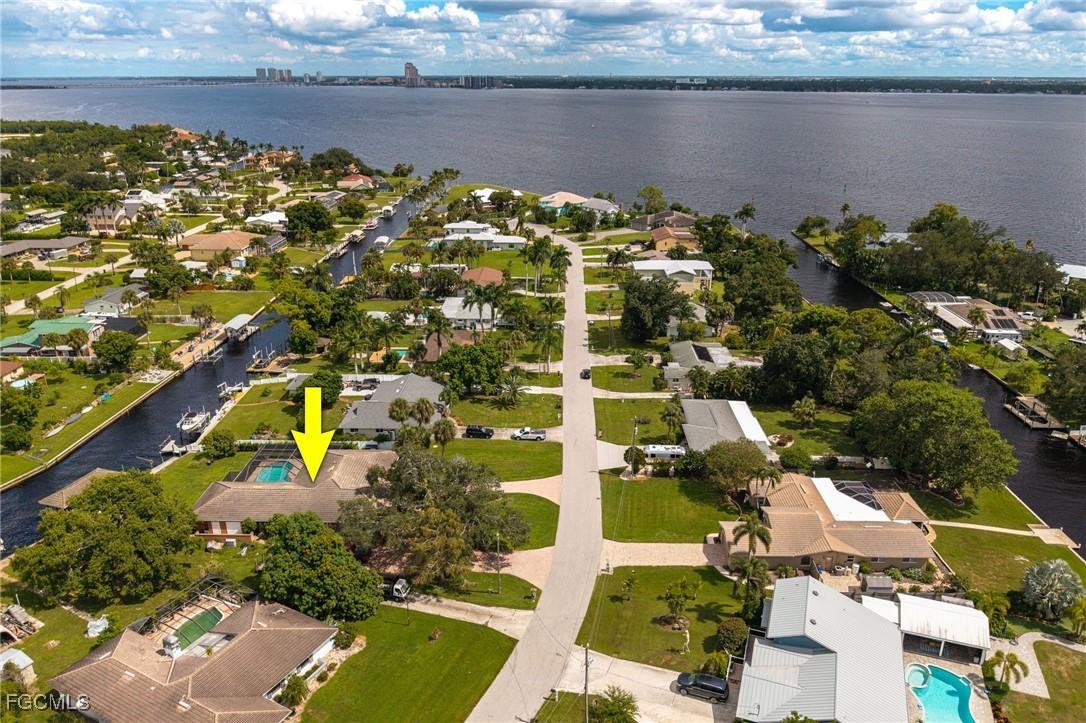 1860 Marina Cir., North Fort Myers, FL 33903
