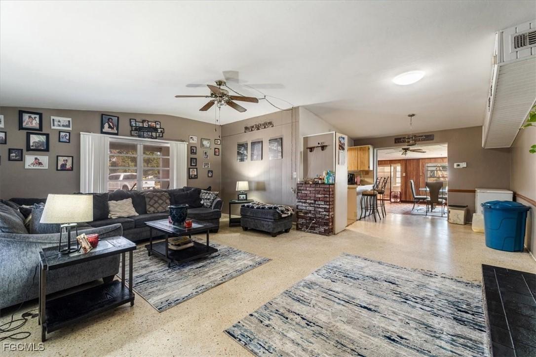 298 Lakeview Dr., North Fort Myers, FL 33917