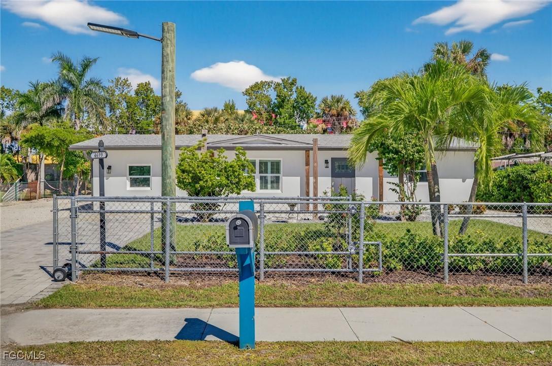 4699 Duera Mae Dr., Fort Myers, FL 33908
