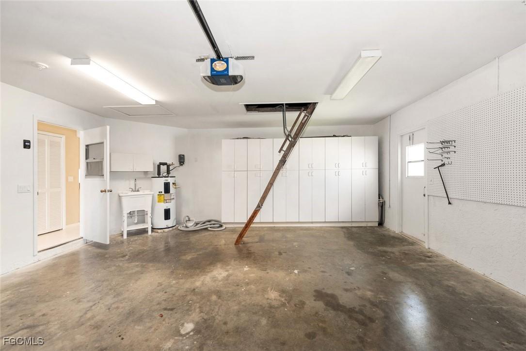 1218 SE 30th Ter., Cape Coral, FL 33904