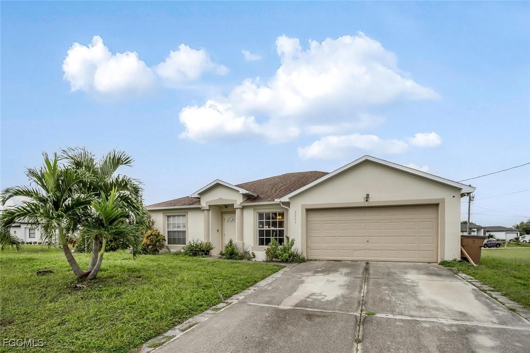 2203 Christopher Ave., Lehigh Acres, FL 33971