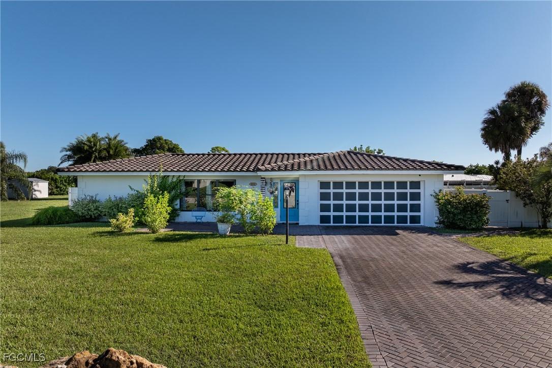 211 Richmond Ave., Lehigh Acres, FL 33936