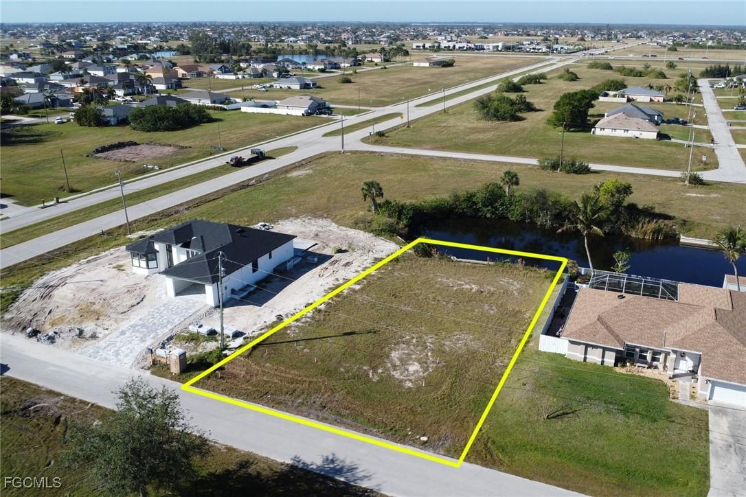 806 NW 28th Pl., Cape Coral, FL 33993
