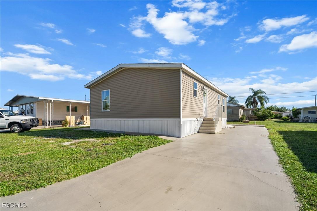 372 Santa Fe Tr., North Fort Myers, FL 33917