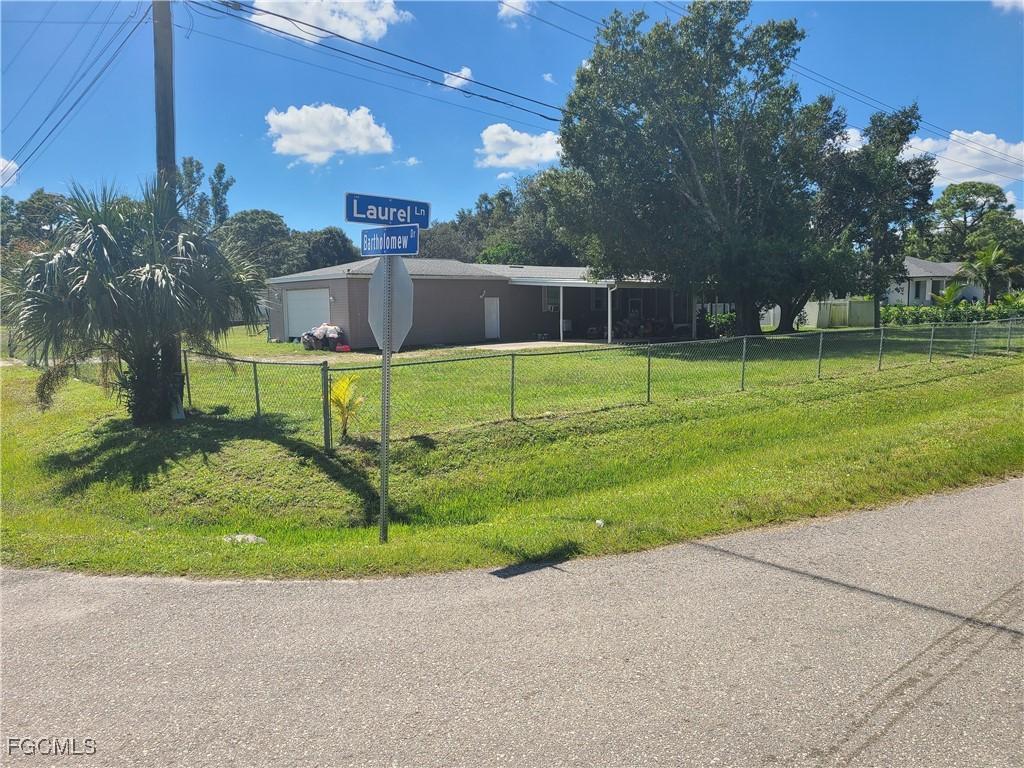 2463 Laurel Ln., North Fort Myers, FL 33917