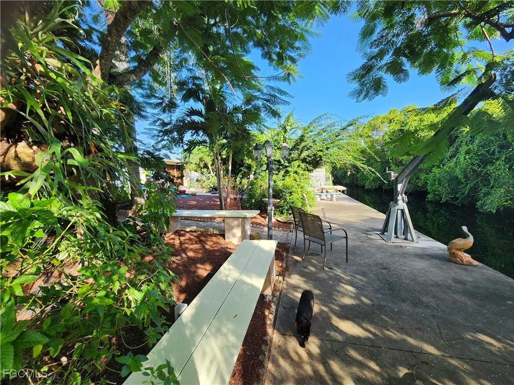 1370 Harbor View Dr., North Fort Myers, FL 33917