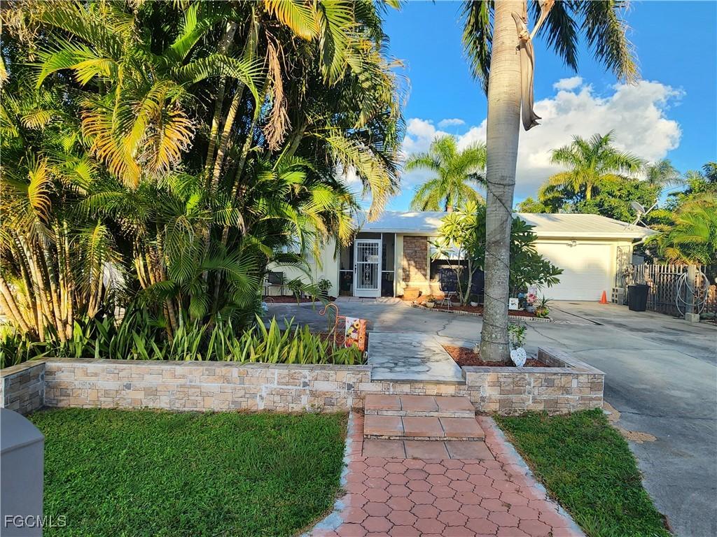 1370 Harbor View Dr., North Fort Myers, FL 33917