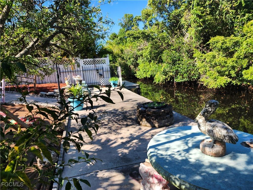 1370 Harbor View Dr., North Fort Myers, FL 33917