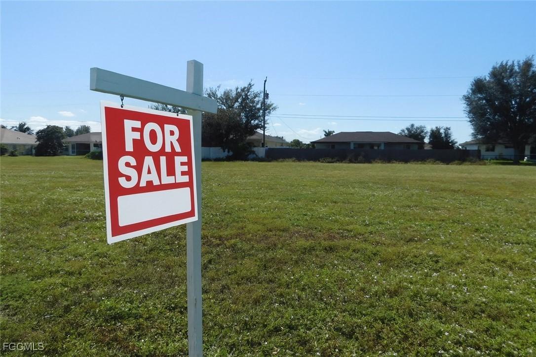 2148 Diplomat Pkwy., Cape Coral, FL 33909