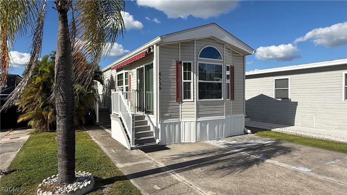 8539 Pepperwood Dr., Estero, FL 33928