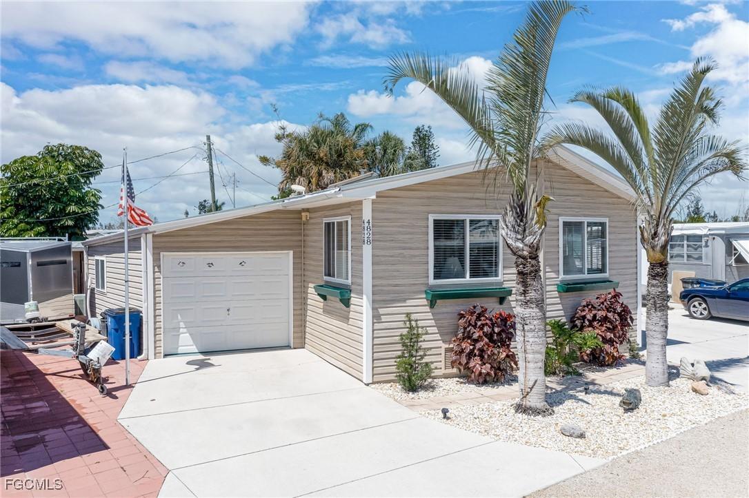 4828 Flamingo Dr., St. James City, FL 33956