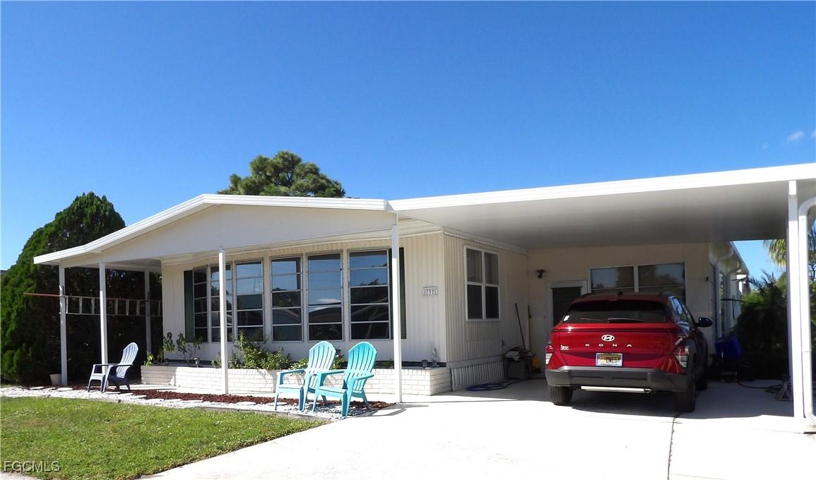 737 Knotty Pine Cir., North Fort Myers, FL 33917
