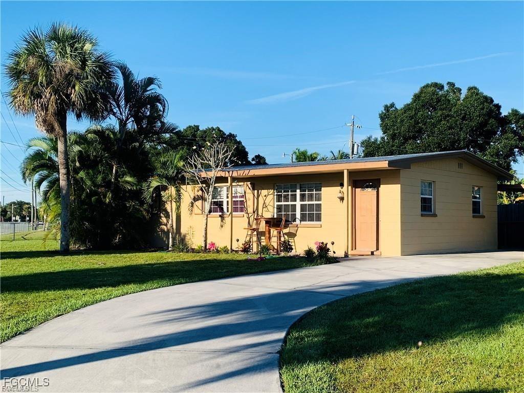 860 Camellia Dr., North Fort Myers, FL 33903