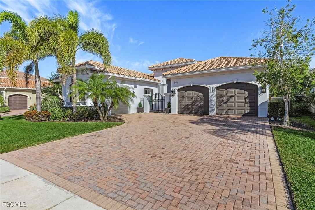 2906 Cinnamon Bay Cir., Naples, FL 34119